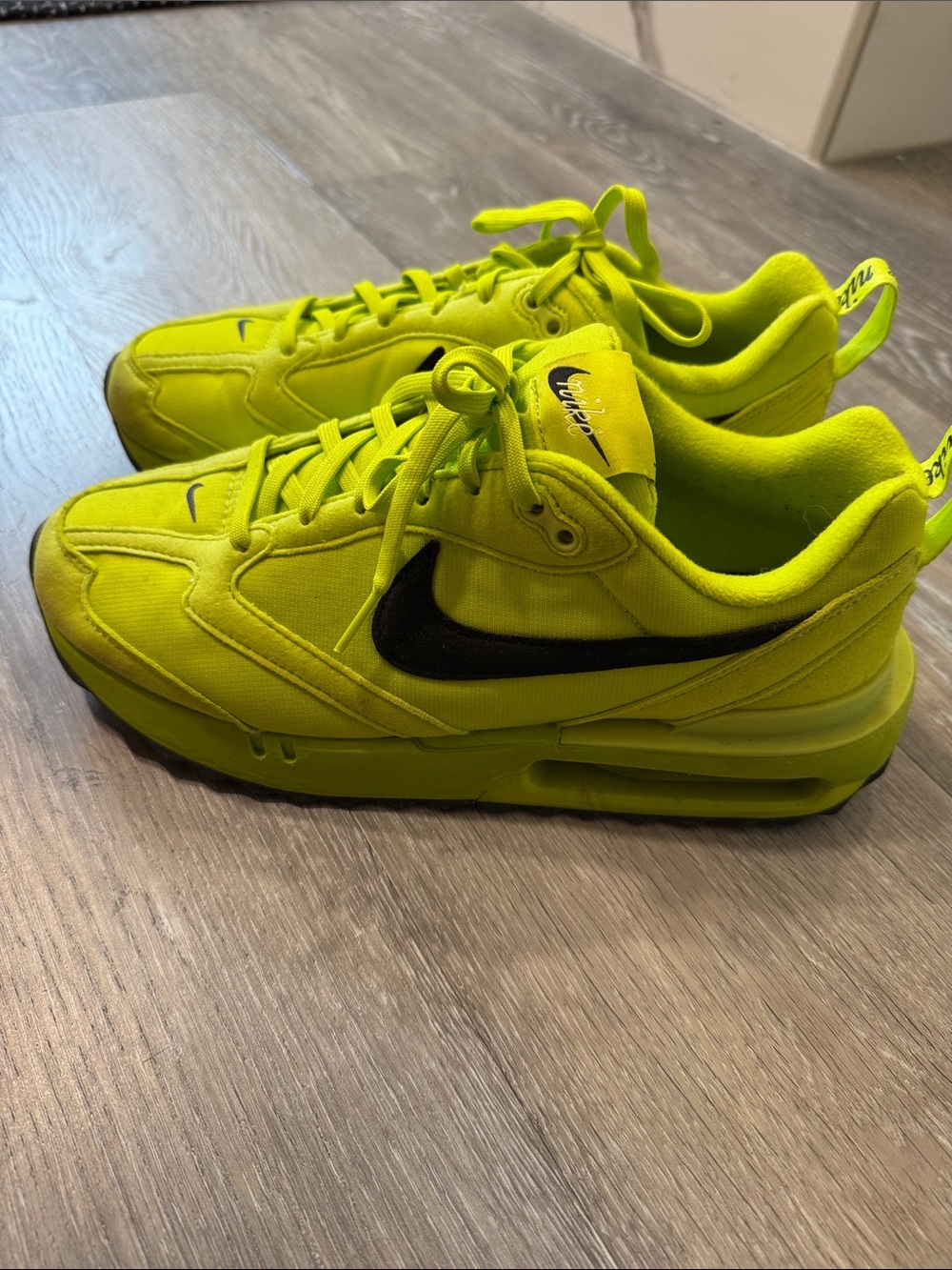 NIKE AIR MAX DAWN ATOMIC GREEN/BLACK SIZE WOMEN'S 9.5